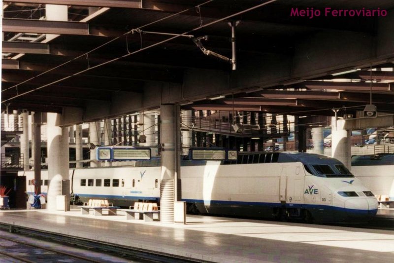 Tren AVE serie 100, Atocha 1998.jpg