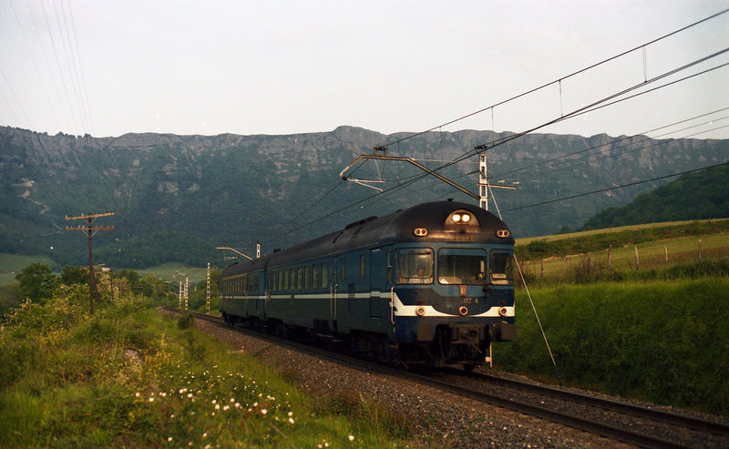 TER 597-007-Rc 9707  Coruña-Bilbo. (Délika 24-5-87).jpg