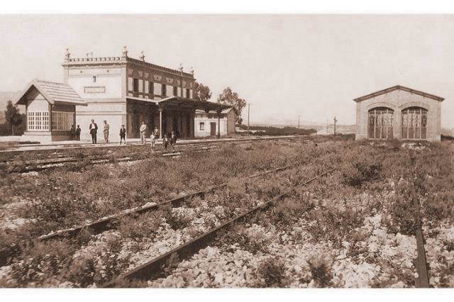 mula-estacion-de-ferrocarril-antigua.jpg