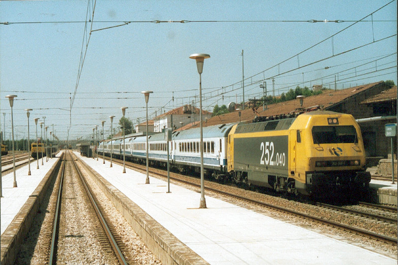 252 040 R G. Lorca.jpg