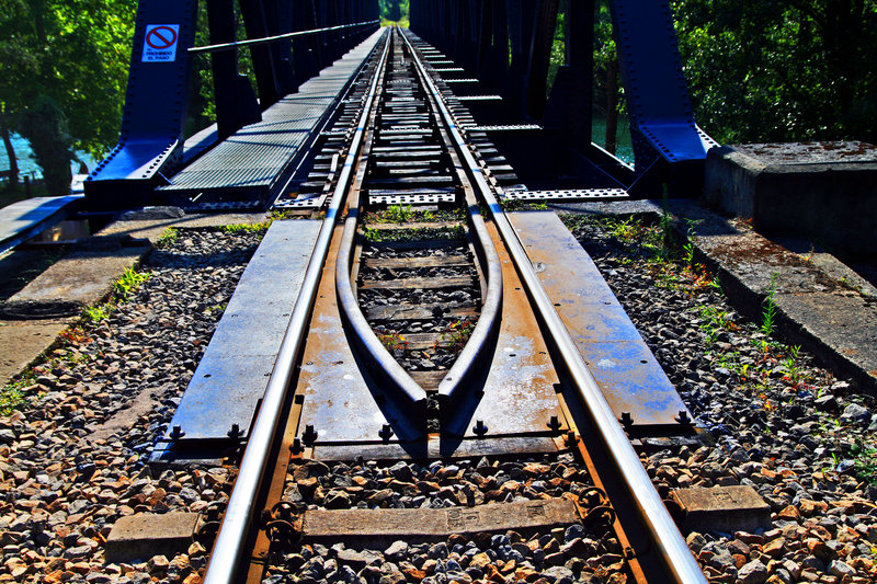 Encarrilando al Puente de San Román.jpg