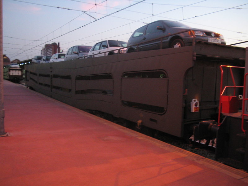 vagon porta coches tren hotel coruña.jpg