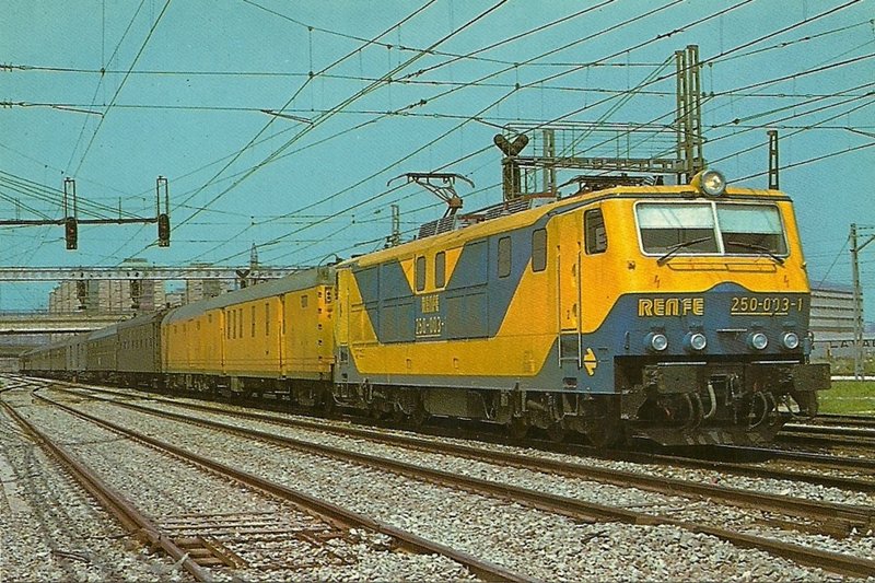 RENFE loco eléctrica 250_900x600.jpg