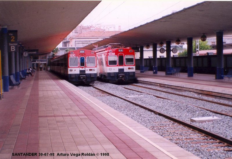 440s(121C Y 103M) SANTANDER 30-7-98.JPG