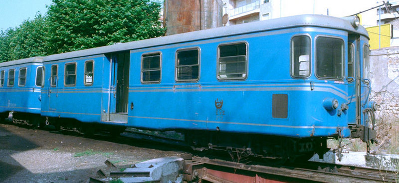 Ferrocarril Cartagena-Los Nietos Automotore diesel Billard Nºs 2113 en la pequeña rotonda de Cartagena.jpg