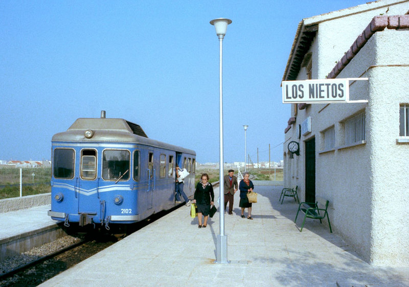 Ferrocarril Cartagena-Los Nietos Automotore diesel Billard Nºs 2102 en la estación de Los Nietos.jpg