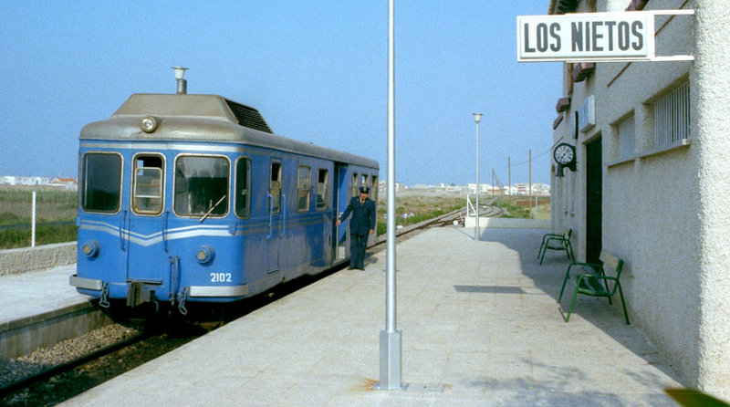 Ferrocarril Cartagena-Los Nietos Automotore diesel Billard Nºs 2102 en la estación de Los Nietos esperando la salida hacia Cartagena.jpg