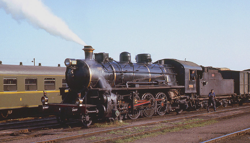 RD3072. 141.2035 at Seville. 14th May,1964.jpg