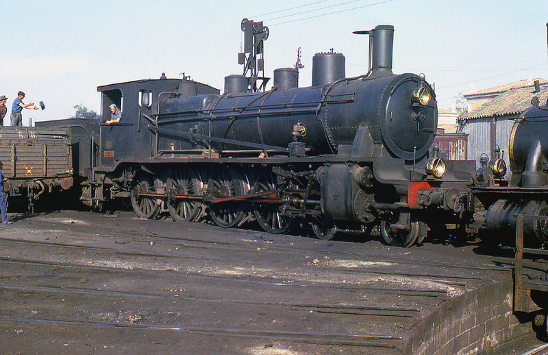 RD3079. 240.2049 at Cordoba. 16th May,1964.jpg