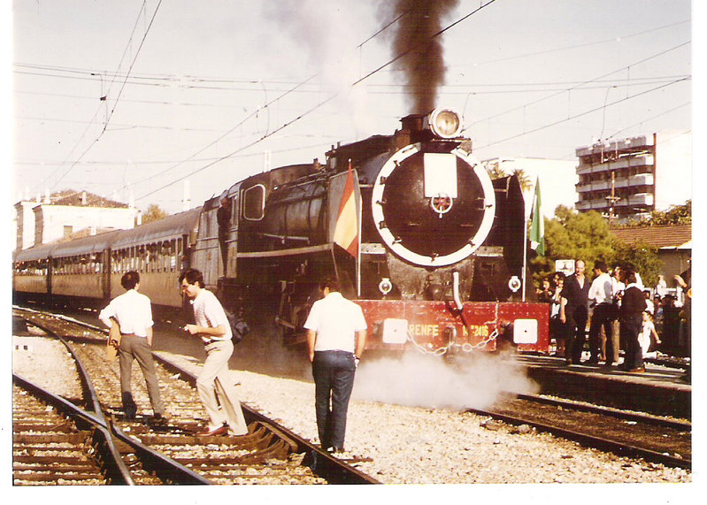 Mikado 141F-2416 en Córdoba octubre de 1984.jpg