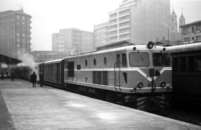 FR 1153 León-Bilbao. León, 10diciembre1975_PhotoJosepMiquel.JPG