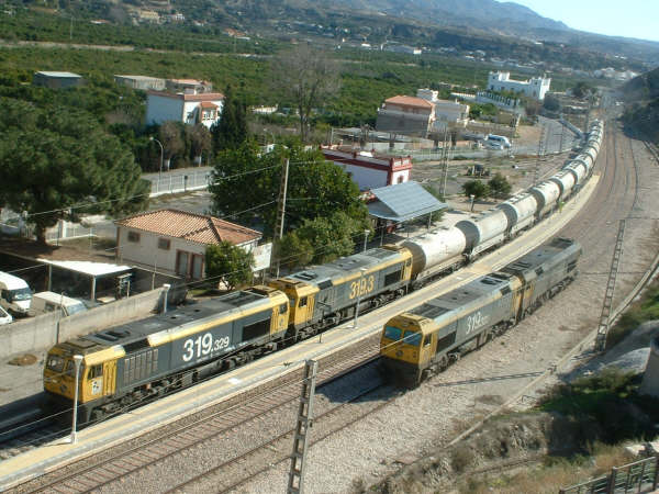 Tren de Holcim saliendo de gador.jpg