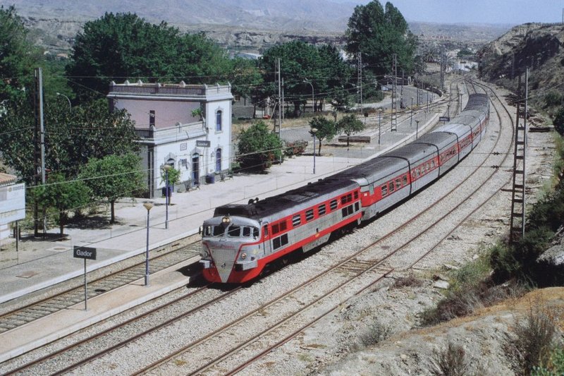 Talgo por Gador (Almeria) 2001.jpg