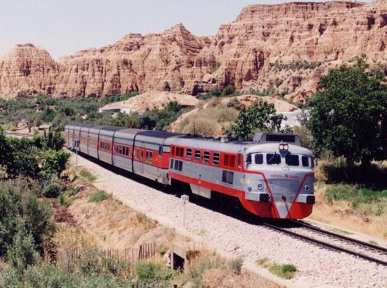 Talgo cerca de Guadix (Años 90).jpg