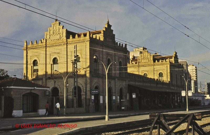 121  Estación del F.C. Sevilla-Huelva en Huelva. (14-6-88).jpg