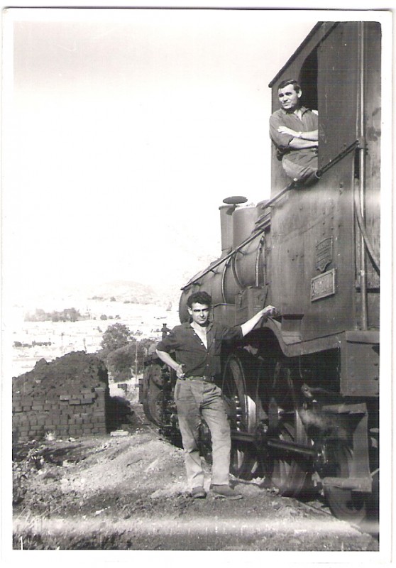 Solano en la ventana de la 240, fogonero de Granada en el suelo.jpg