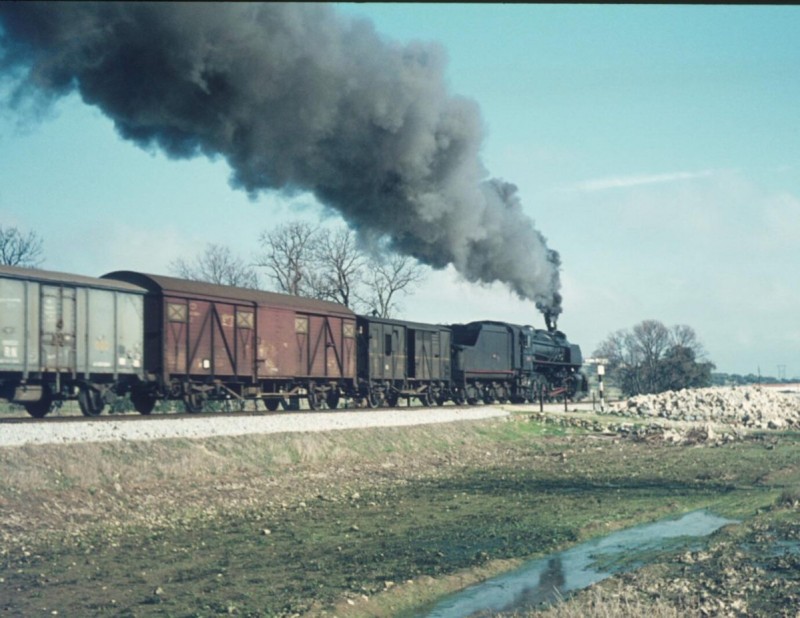 RENFE 141F CASTILLA Y LEON.jpg