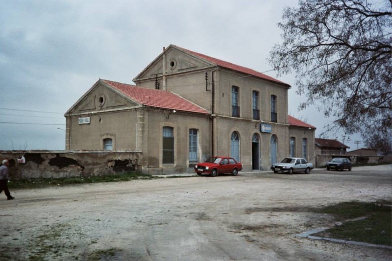 1-Estación de Mora y Orgaz visto desde la calle, 10-01-88.jpg