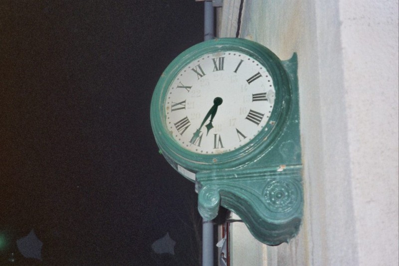 17-Reloj principal de la est. de Urda (Paul Garnier), 10-10-88.jpg