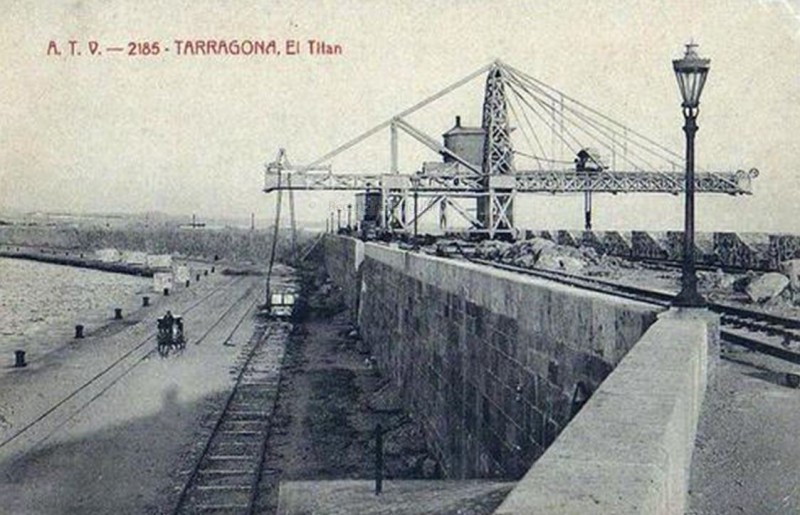 Grua Tarragona.JPG