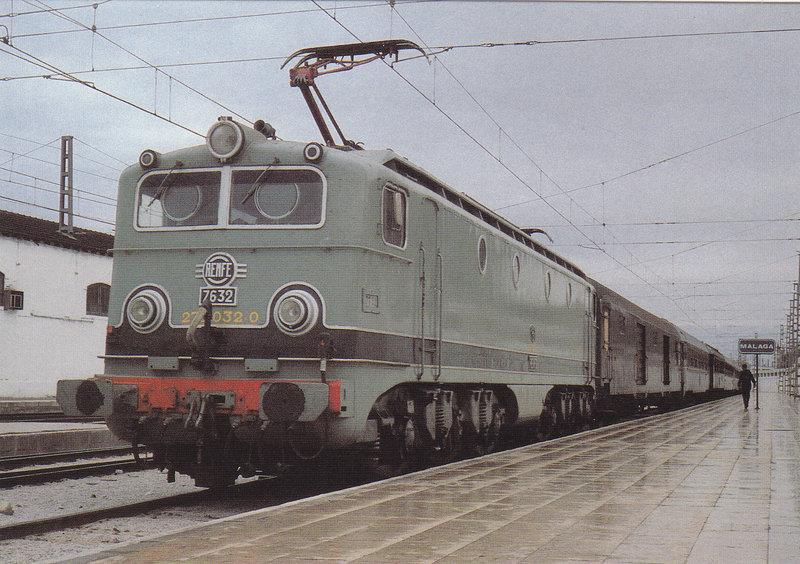 7632 remolcando el expresso costa del sol en la estaciom de Malaga año 1982.jpg