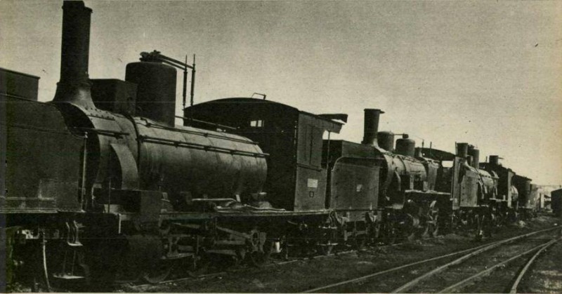 Locomotoras esperando ser desguazadas en puente Genil año 1966 autor fernando Fernandez Sanz .via libre.jpg