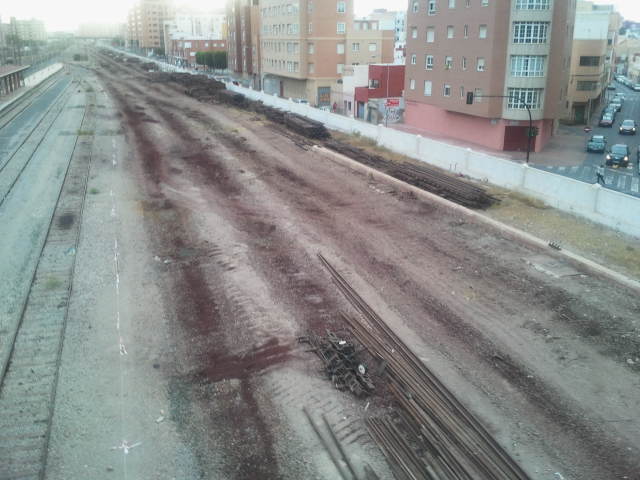 Desmantelamiento de la playa de vias de la estacion de Almeria 13-05-2014 (2).jpg