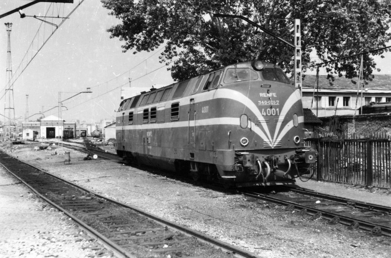 340.001 - Madrid-Atocha. Eran otros tiempos. Año 1982.jpg