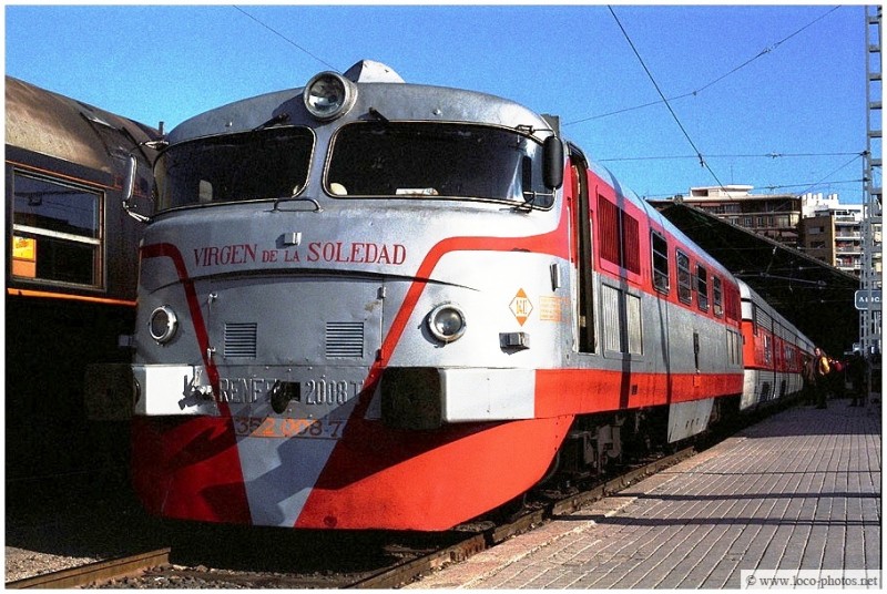 352.008 - Alicante. Talgo III hacia Madrid - 02-02-1986. Foto Philip Wormald.jpg