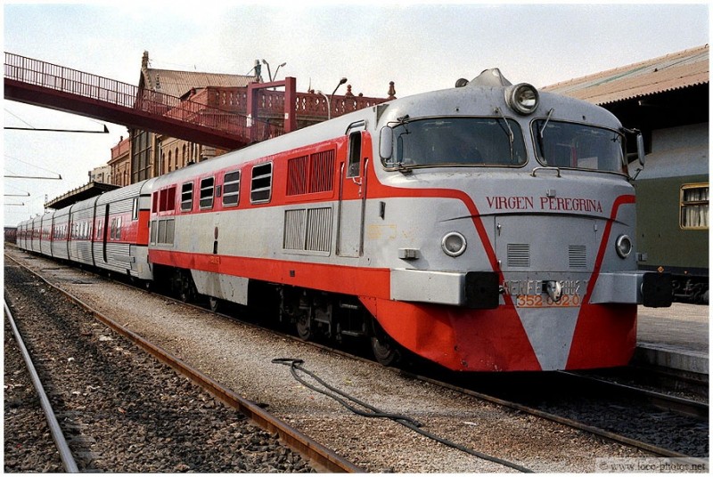 352.002 - V. Peregrina. Talgo III Almeria-Madrid. 04-02-1986. Foto Philip Wormald.jpg