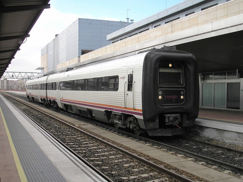 594.006 - Salamanca. Media Distancia diario a Palencia, 06-12-2013.jpg