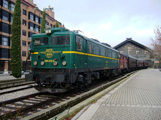 289.015 - Madrid-Delicias tren de la fresa.jpg