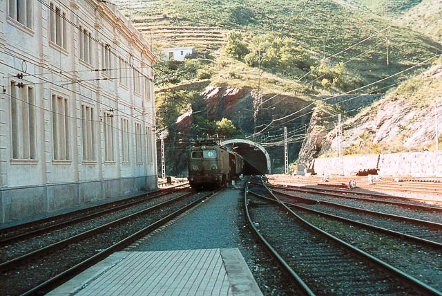 Estación de Port Bou. 15 de abril de 1972. Foto John Batts - 3.jpg