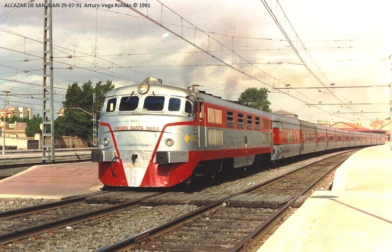 352.006 - Talgo Virgen Santa María. Alcázar de San Juan. 29-7-1991.jpg