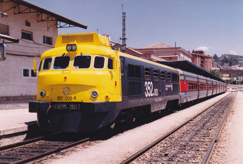 352.003 - Talgo III. Granada 1999.jpg