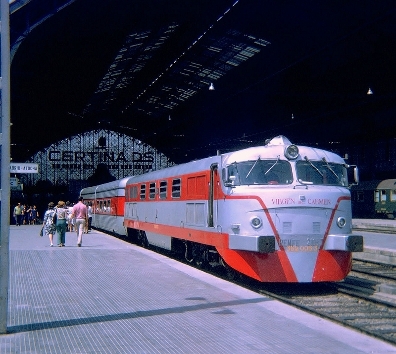 352.005 - Talgo Virgen del Carmen. Madrid-Atocha - 1971.jpg