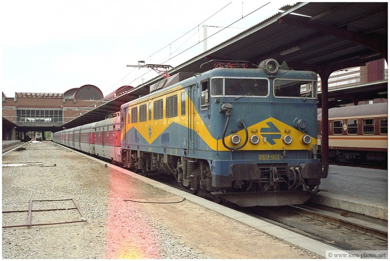 269.601 - Madrid Chamartín on Talgo 21 from Alicante. 30-08-1989.jpg