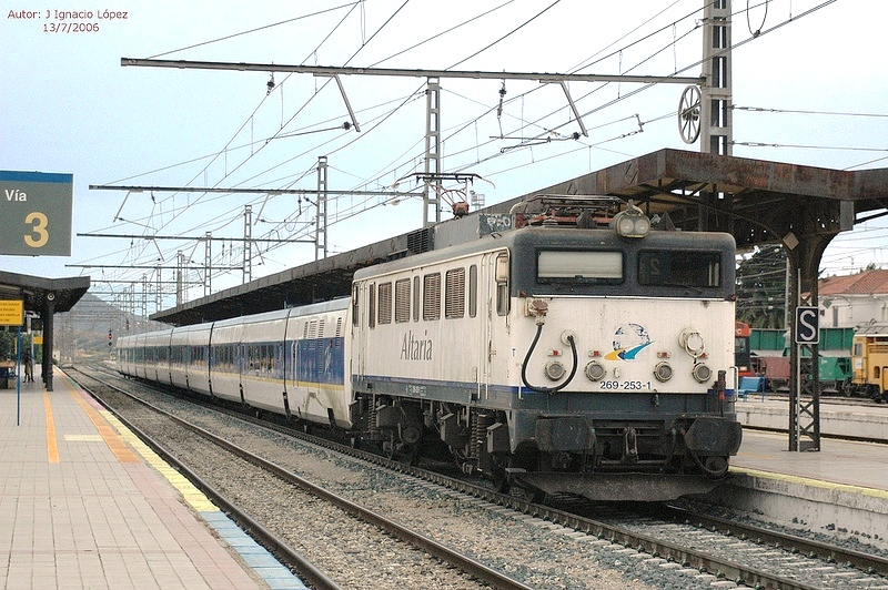 269.253 - Bobadilla. con el Talgo Málaga Madrid - 13-07-2006.jpg