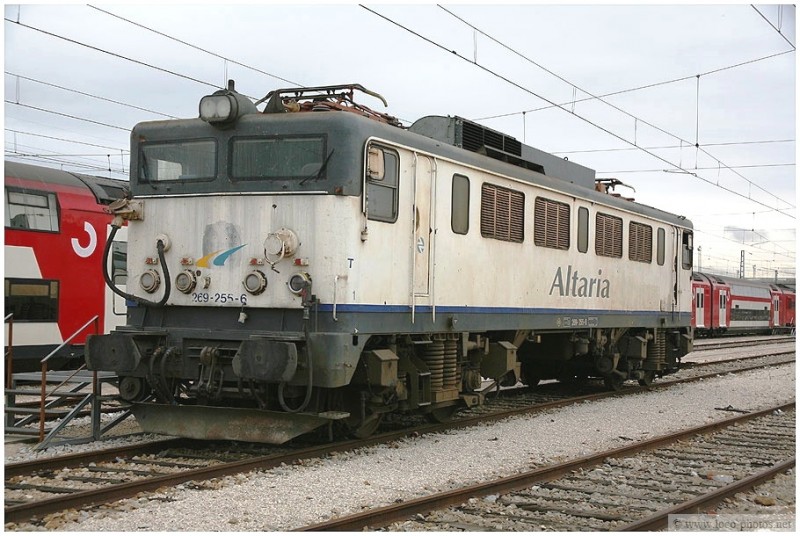 269.255 - Madrid Fuencarral depot. 03-12-2006.jpg