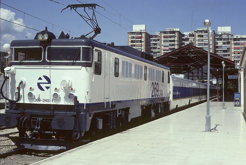 269.248 - Málaga. Talgo 200 hacia Córdoba. Julio 1993.jpg