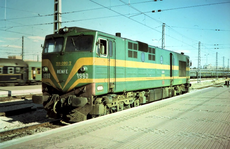 319.090 - Madrid-Chamartin 18-10-1981.- Angel Rivera.JPG