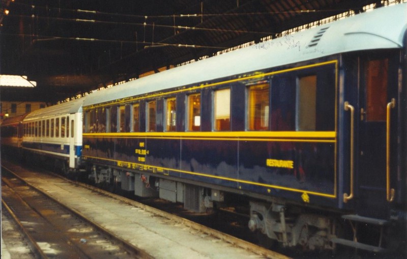WR-3580, R12-12953 en RENFE, en el ''Gibralfaro''. Valencia-Nord. 08,07h. 11-08-1993. Archivo..JPG