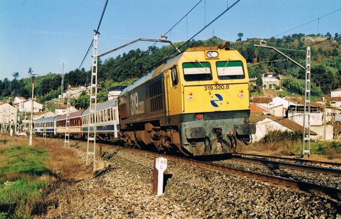 319.320 - Diurno A Coruña - Bilbao-Hendaya .- Costa Martínez.jpg