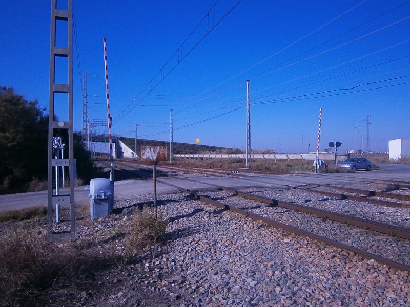 Paso a nivel en la antigua estacion de las cabezas ...5-11-2014.JPG