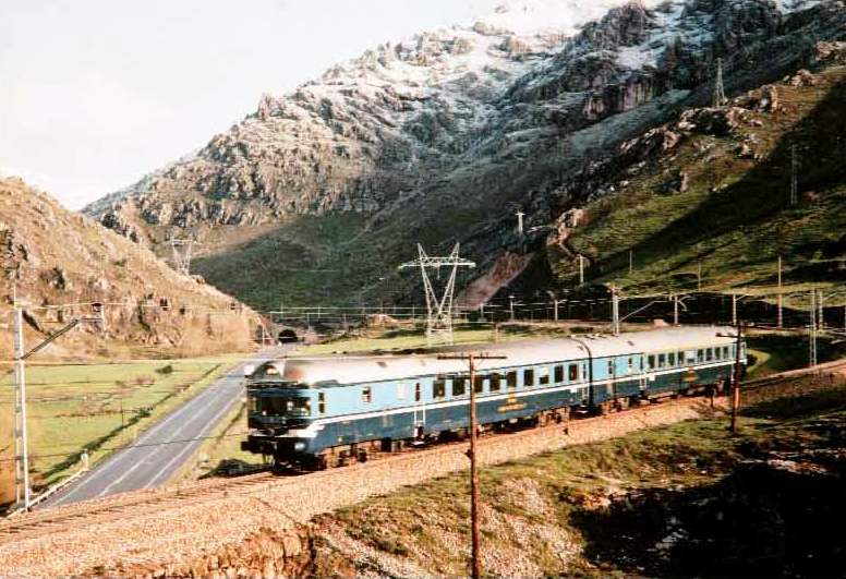 9700 - Pajares- TER Gijón-Madrid, mayo 1983.jpg