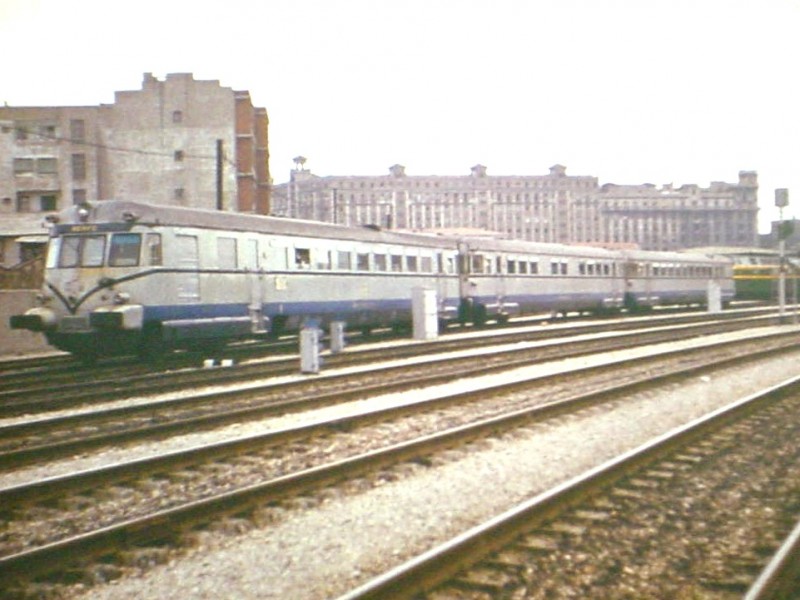 595-000 TAF Barcelona-Salamanca saliendo de Zaragoza-Portillo. 04-1973..jpg