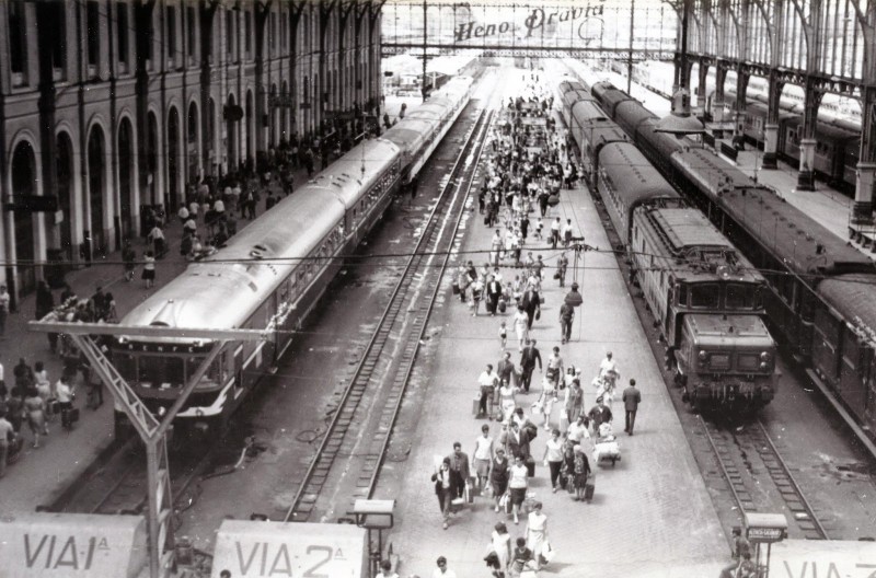 Estación de Madrid-Príncipe Pío, cabecera del ferrocarril del Norte. Fotografía de Christian Schnabel.jpg