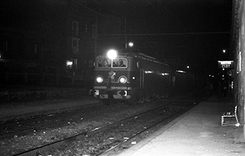 RENFE-7666+expreso110_Portbou-BCN_Clot-últim tren_20desembre1972_JosepMiquel.jpg