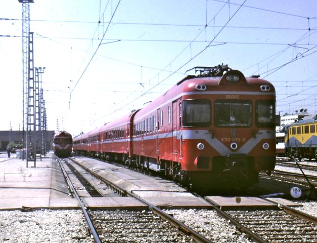 432.019 - Madrid - Electrotrenes-Clásicos. 2.jpg