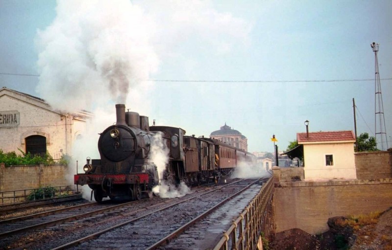 RENFE Spanish Railways Steam Loco 230 2117 Lerida 1968 Original.jpg